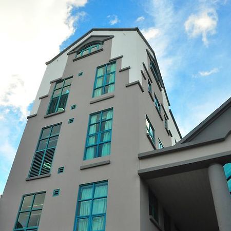 Tat Place Hotel Kuala Belait Extérieur photo